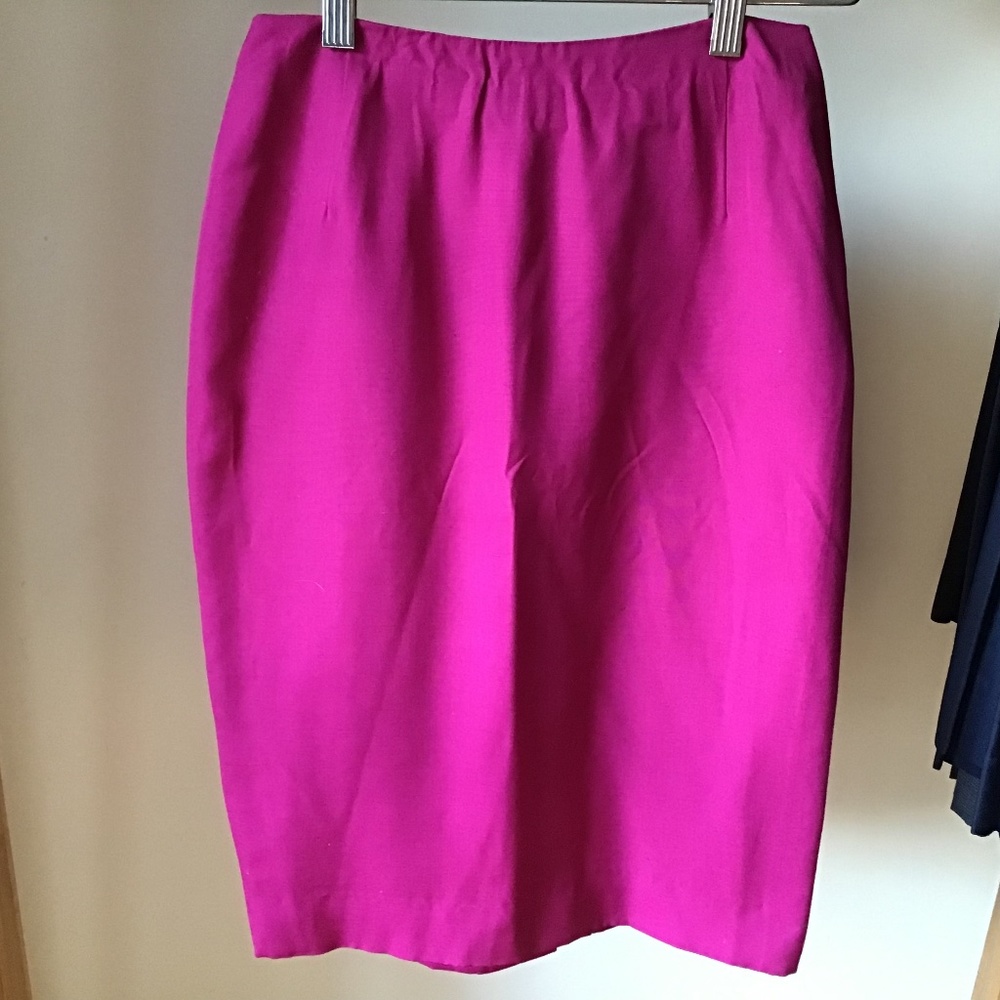 Tahari! Beautiful deep shade of Fuchsia/Magenta